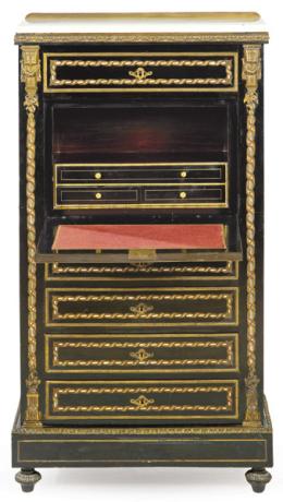 Lote 1026
Secretaire “a abattant” Napoleón III, estilo Luis XVI en madera ebonizada