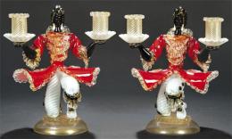 Lote 1080
Pareja de candelabros de cristal de Murano h. 1970.
Representando dos mujeres venecianas con dos brazos de lu