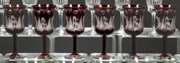 Lote 1087
Juego de seis copas de licor en cristal de Bohemia rojo rubí tallado.