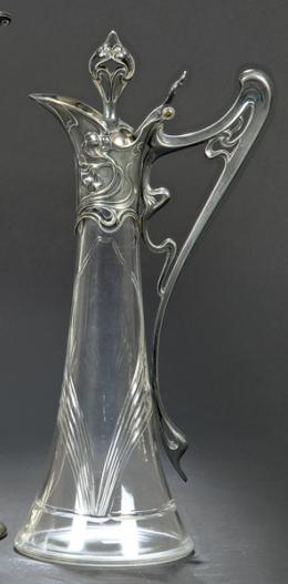 Lote 1090
Jarra Art Nouveau de metal plateado y cristal, tallado Francia h. 1900.