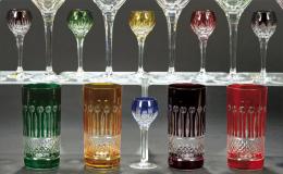 Lote 1095
Juego de seis copas de licor de cristal alemán Barthmann tallado y esmaltado en distintos colores.