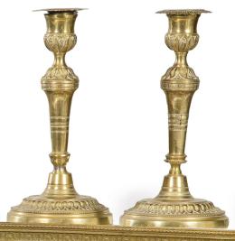 Lote 1181
Pareja de candeleros de bronce, Francia  S. XIX.