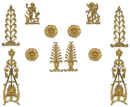 Lote 1191
Juego de trece apliques de bronce para mueble del S. XIX.
Esta formado por tres parejas de palmetas, cuatro rosetas, un friso floral y una pareja de amorcillos con cuerno de la abundancia.