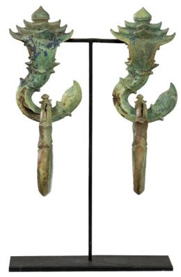 Lote 1342
Pareja de ganchos para palanquín en bronce, Camboya S. XVIII