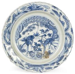 Lote 1358
Plato de porcelana china azul y blanco, Dinastía Ming, época de Jiajing (1521-1562).