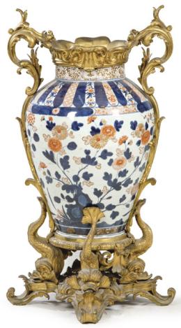 Lote 1365
Gran jarrón de porcelana japonesa Imari, Periodo Edo (1603 y 1868) ff. S. XVII.
