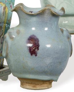 Lote 1386
Vaso de cerámica con vidriado Jun yao, China, ff. S. XIX pp. S. XX.
