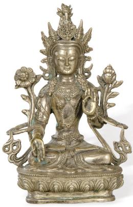 Lote 1394
"Tara Sentada" en bronce plateado, Tibet S. XIX.
