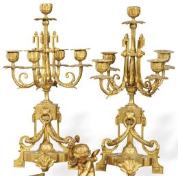 Lote 1406
Pareja de candelabros de bronce dorado, Francia S. XIX.