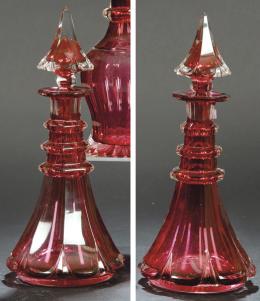 Lote 1409
Pareja de licoreras de cristal de Bohemia tallado y esmaltado en rojo