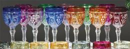 Lote 1029: Juego de doce copas de cristal de plomo tallado de distintos colores de Ana Hütte años 70.
