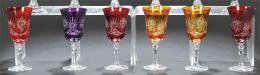 Lote 1033: Juego de seis copas de cristal tallado, posiblemente Alemania.<br>En varios colores.