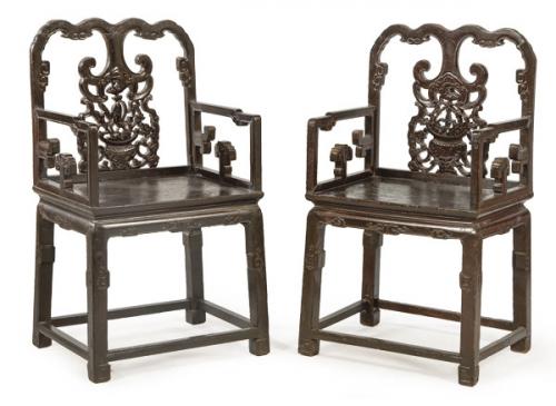  Pareja de sillones chinos tallados con respaldo calado, Dinastía Qing S. XIX.