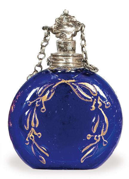  Perfumador de cristal azul cobalto con decoración dorada y tapón de plata h. 1900.