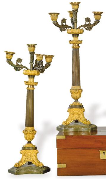  Pareja de candelabros Napoleon III de bronce dorado y patinado, Francia h. 1860.