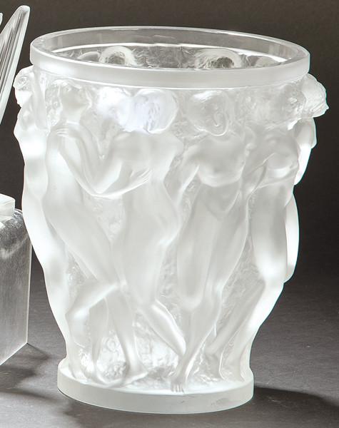  "Bacantes". Jarrón de cristal translúcido de René Lalique, Francia h. 1960.