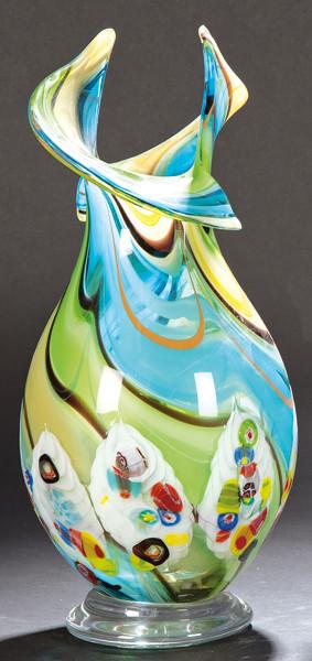  Jarrón de cristal de Murano con boca rizada.