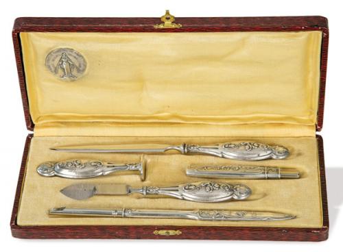  Juego de escritorio Art Nouveau de plata francesa h. 1900 en su estuche.