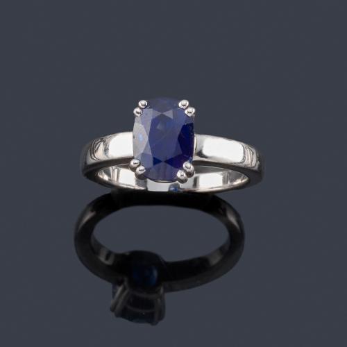  Anillo con zafiro