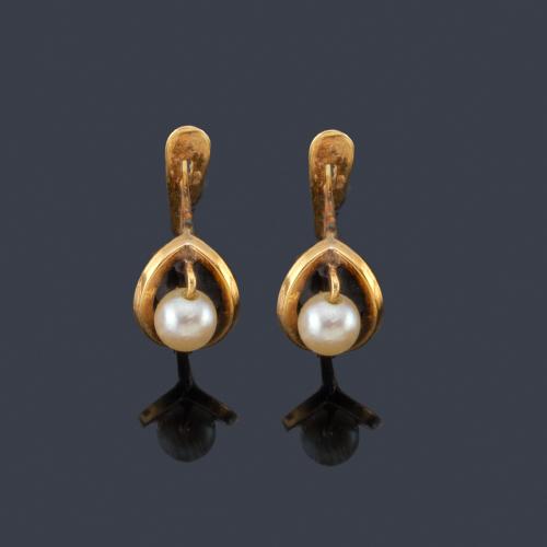  Pendientes de perla y oro amarillo de 18K