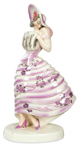  Figura en porcelana de Goldscheider representando una dama con sombrero. Firmado Claire Weiss. Austria, hacia 1930.