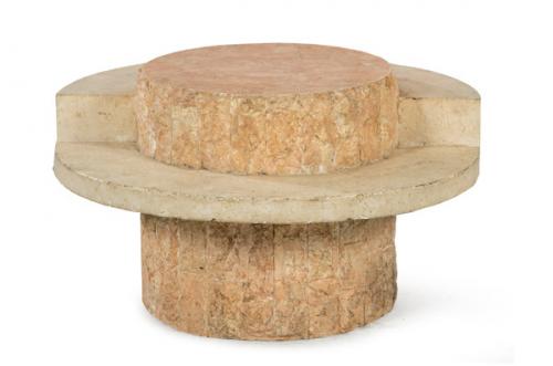  Magnussen Ponte
Mesa de centro redonda con tapa en dos alturas en madera chapada en piedra Mactan.
Años 80