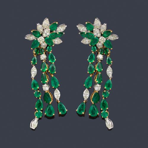 Lote 2119
Pendientes largos con diamantes talla brillantes y marquís de aprox. 6,72 ct en total y esmeraldas talla perilla de aprox. 14,53 ct.
