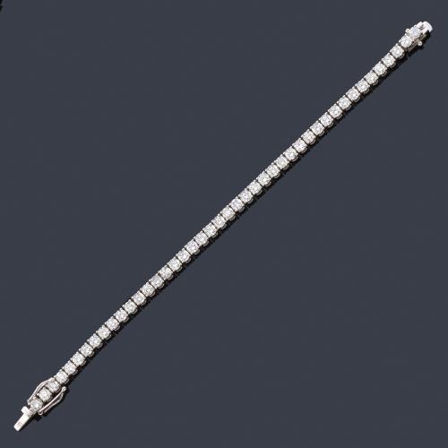 Lote 2213
Pulsera rivière con brillantes de aprox. 9,18 ct en total.