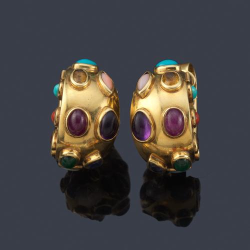  SANZ
Criollas con gemas de color engastadas en bisel y en montura de oro amarillo de 18K.