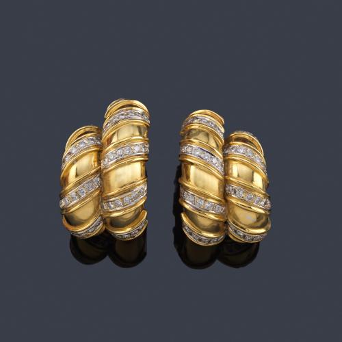  LUIS GIL
Pendientes doble criolla con bandas de brillantes en montura de oro amarillo de 18K.