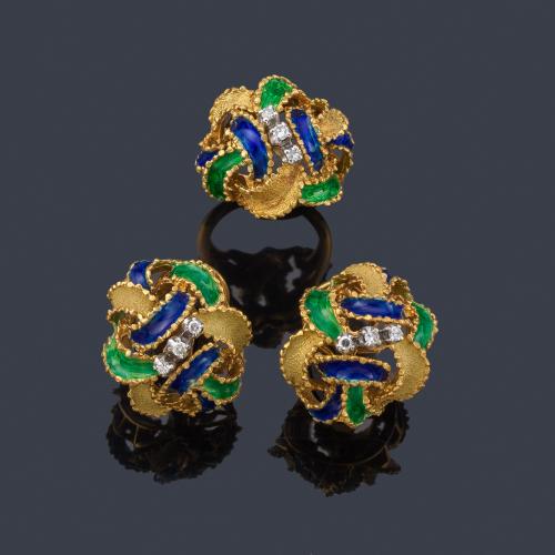  Pendientes y anillo con diamantes talla sencilla y esmalte verde y azul en montura de oro amarillo mate y brillo de 18K. Años '70.