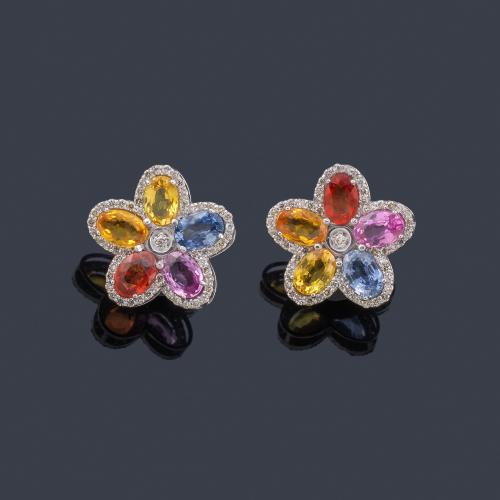  Pendientes en forma de flor con zafiros multicolor de aprox. 6,14 ct con orla de brillantes de aprox. 0,60 ct en total.