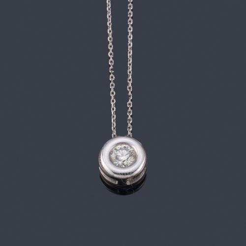  Colgante con brillante de aprox. 0,20 ct engastado en chatón.