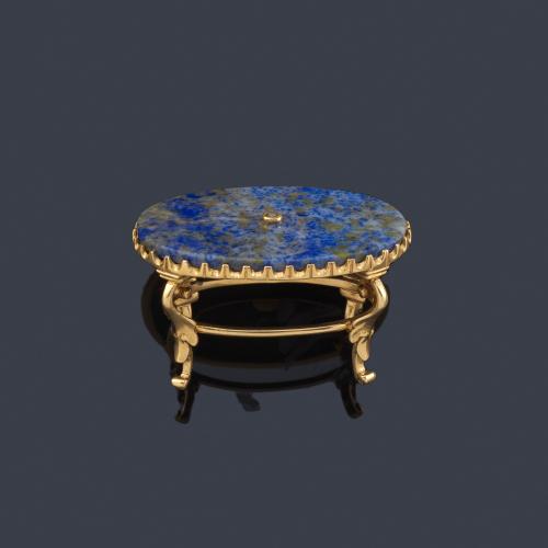  Pequeña mesita en oro amarillo de 18K y pieza de lapislázuli ovalado.