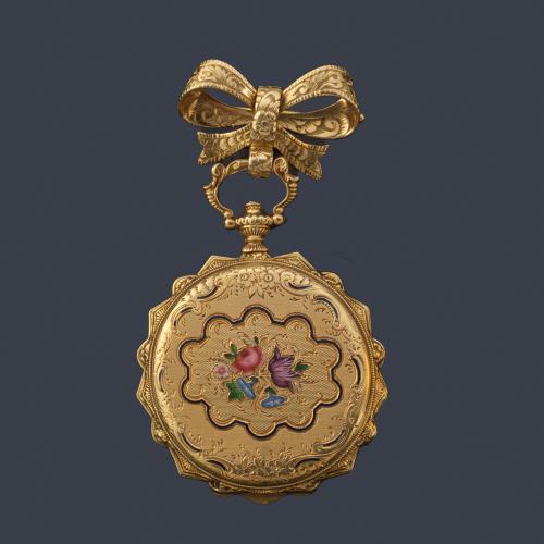  Reloj de colgar con broche lazada en oro amarillo de 18 K y esmalte.