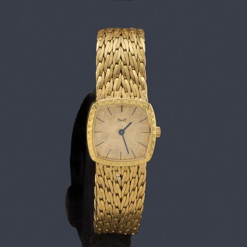 Lote 2600
PIAGET ref. 9231 E47 de señora con caja y brazalete en oro amarillo de 18 K.