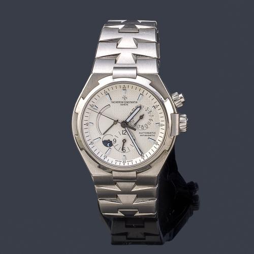 Lote 2650
VACHERON & CONSTANTIN Overseas Dual Time Power Reserve ref. 4750/B01A-9226 de caballero con caja y brazalete en acero. Con estuche y documentación.