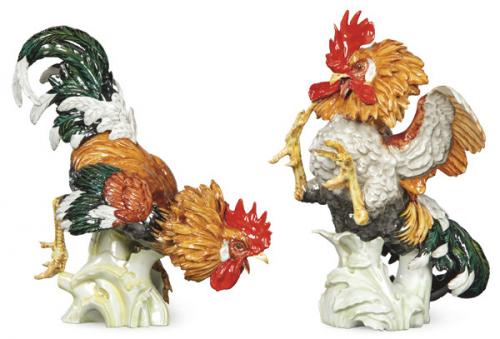 Lote 1027
Pareja de gallos de pelea de porcelana esmaltada de Algora, años 50-60.
Con marcas en la base y numerados