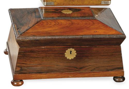 Lote 1045
Caja de palosanto Regencia 1820