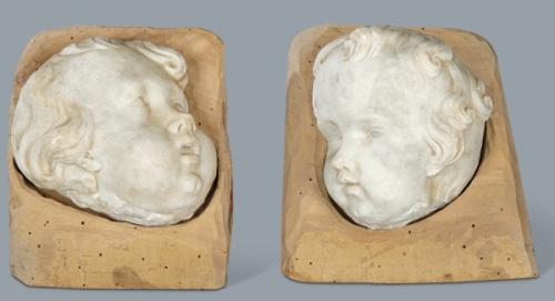 Lote 1069
Pareja de querubines tallados en alabastro. Italia, S. XVIII,