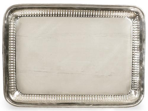 Lote 1124
Bandeja rectangular de plata española punzonada de la Real Fábrica de Platería de Martínez, Madrid Villa y Corte 1807.