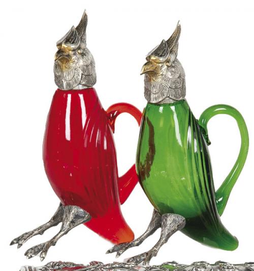  Pareja de aceitera y vinagrera de cristal de color y plata española en su color y sobredorada, punzonada 1ª Ley de Dionisio García.