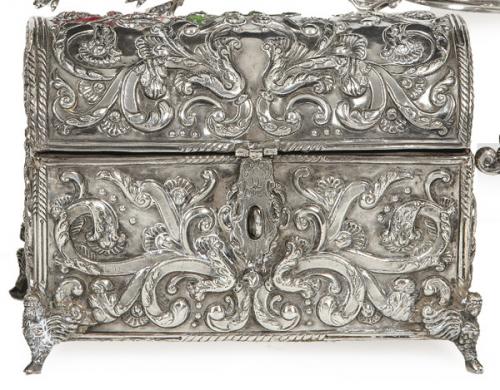  Cofre con alma de madera recubierto de plata boliviana punzonada Ley 925 de Inos Sequeir.