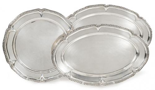  Juego de tres fuentes de servir de plata española punzonada 1ª Ley con marcas comerciales de J. Pérez Fernández.