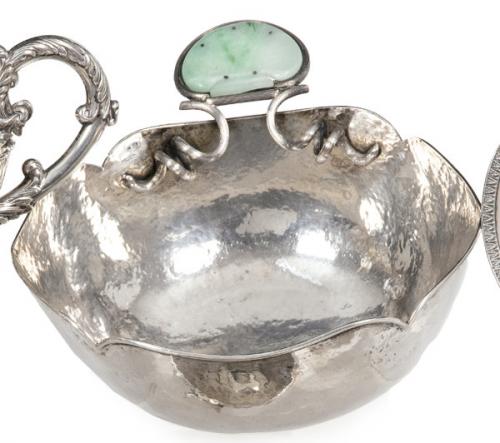 Lote 1204
Centro de mesa en plata portuguesa punzonada Ley 833 con marcas de David Ferreira, Oporto, mediados S. XX.