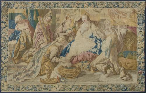 Lote 1234
“El baño de Esther”. 
Tapiz Luis XV de la Manufactura Real de Gobelinos. Tejido en el taller de Michele Audran, según un diseño de J.F. de Troy de 1738, y terminado en 1743.