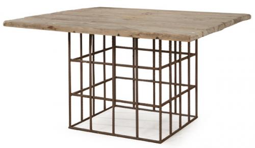  Fernando Oriol
Mesa de comedor cuadrada con tapa de madera de pino sin tratar, sobre pata central de pedestal en acero.