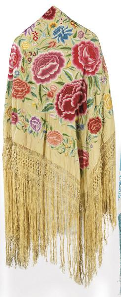  Mantón de Manila amarillo