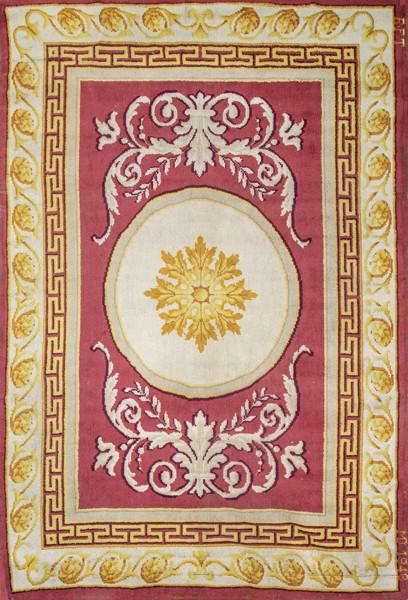 Lote 1480
Alfombra esapñola en lana de La Real Fábrica de Tapices sobre cartón Carlos IV, firmada y fechada en 1946.