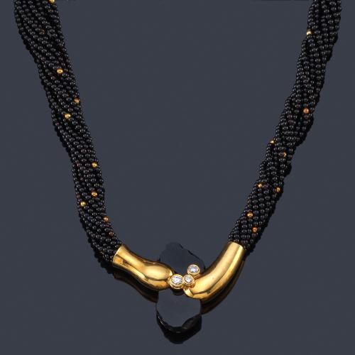 PERE FERRANDIZ
Collar de la colección 'Meteorito' con cuentas esféricas de ónix con detalles en oro amarillo.